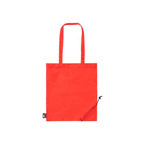 Bolsa plegable de línea nature fabricada en 190T RPET. De acabado cosido y con asas largas reforzadas (70 x 2,5cm). Plegado de pequeño tamaño mediante cordón con accesorio de ajuste. Disponible en variada gama de colores, con distintivo RPET en etiqueta exterior. Resistencia hasta 8 kg de peso.  El material RPET se elabora a partir de plástico reciclado, para así fomentar la reutilización de residuos plásticos y ayudar a la sostenibilidad del planeta.
