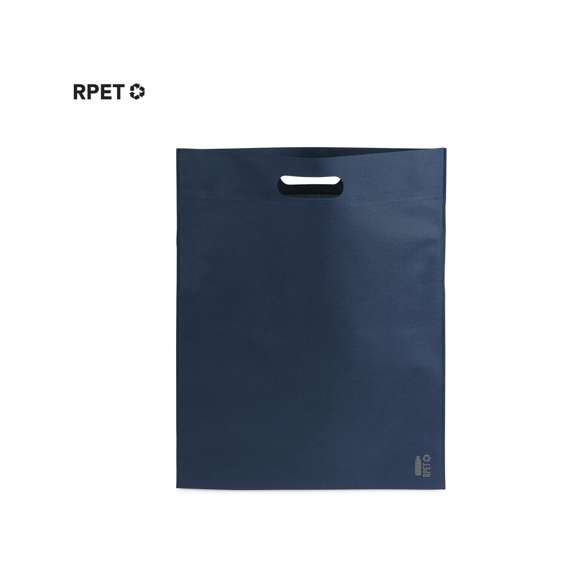 Bolsa de línea nature fabricada non-woven RPET de 70g/m2. De acabado termosellado y con asas troqueladas. Disponible en variada gama de colores, con distintivo RPET en esquina inferior derecha. Resistencia hasta 3 kg de peso.El material RPET se elabora a partir de plástico reciclado, para así fomentar la reutilización de residuos plásticos y ayudar a la sostenibilidad del planeta.