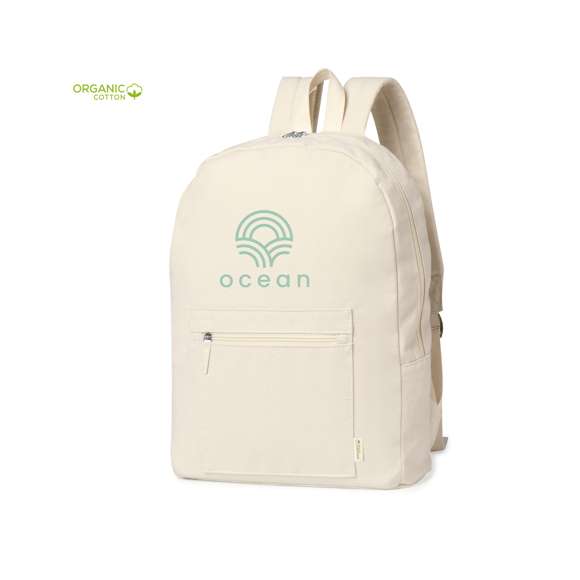 Mochila de línea nature fabricada en 100% algodón orgánico de acabado natural. Compartimento principal con cierre de cremallera a juego y doble tirador. Bolsillo exterior con cierre de cremallera, con espalda y cintas para hombros acolchadas. Etiqueta exterior con distintivo algodón orgánico y tarjeta explicativa en cartón kraft.Con certificación GOTS (Global Organic Textile Standard, ó Norma Mundial de Textiles Orgánicos) que garantiza que los tejidos están hechos de fibras orgánicas.