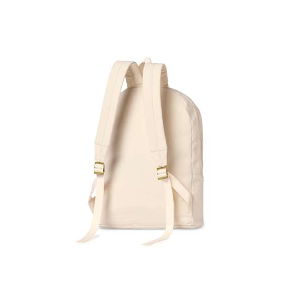 Mochila de línea nature fabricada en 100% algodón orgánico de acabado natural. Compartimento principal con cierre de cremallera a juego y doble tirador. Bolsillo exterior con cierre de cremallera, con espalda y cintas para hombros acolchadas. Etiqueta exterior con distintivo algodón orgánico y tarjeta explicativa en cartón kraft.Con certificación GOTS (Global Organic Textile Standard, ó Norma Mundial de Textiles Orgánicos) que garantiza que los tejidos están hechos de fibras orgánicas.
