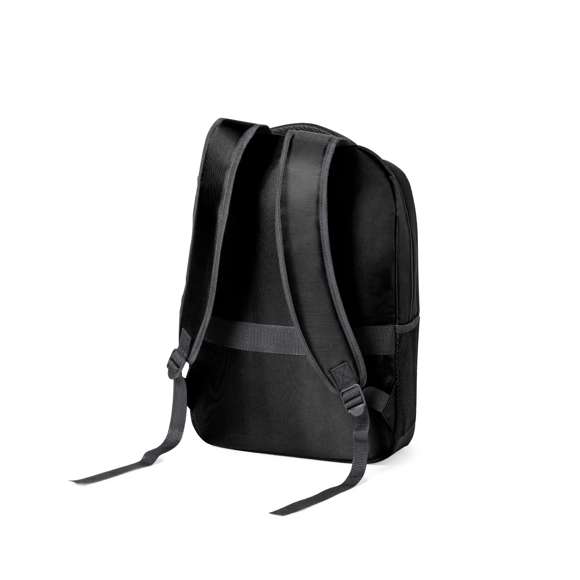 Mochila de alta calidad fabricada en RNYLON 420D. Compartimento principal con cierre de cremallera a juego y doble tirador. Incluye bolsillo exterior de cremallera y 2 bolsillos laterales de redecilla. Acolchado en asa, parte trasera y cintas para hombros, estas últimas ajustables. Interior con compartimento acolchado para ordenador portátil de hasta 15 pulgadas y accesorio en espalda para ajuste en trolley. Disponible en variada gama de colores, con distintivo reciclado en etiqueta exterior.El material RNYLON se elabora a partir de plástico reciclado, para así fomentar la reutilización de residuos plásticos y ayudar a la sostenibilidad del planeta.