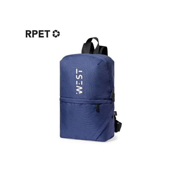 Mochila fabricada en resistente poliéster 600D RPET. Compartimento principal con cierre de cremallera invisible, doble bolsillo exterior y cintas para hombros ajustables. Disponible en variada gama de colores, con distintivo RPET en etiqueta exterior.  El material RPET se elabora a partir de plástico reciclado, para así fomentar la reutilización de residuos plásticos y ayudar a la sostenibilidad del planeta.