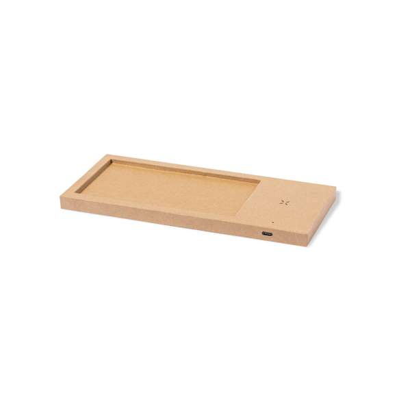 Cargador organizador inalámbrico 10W, fabricado en cartón reciclado y con espacio de almacenaje para artículos de escritorio. Compatible con dispositivos equipados con tecnología de carga inalámbrica Qi, con indicador LED de estado de carga y cable de carga Tipo C incluido. Presentado en caja individual de diseño kraft, con manual de instrucciones en español e inglés.Fabricado conforme a los estándares RoHS y en cumplimiento con los siguientes requisitos de seguridad:Sistema de protección contra sobrecalentamiento.Sistema de protección contra sobrecarga.Sistema de bloqueo para evitar cortocircuitos.