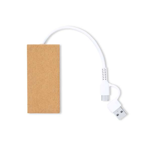 Puerto USB 2.0 fabricado en cartón reciclado. Incluye puerto Tipo C y 2 puertos USB, con entrada dual USB/Tipo C. Presentado en caja individual de diseño kraft.Fabricado conforme a estándares RoHS, con sistema de bloqueo para evitar cortocircuitos.