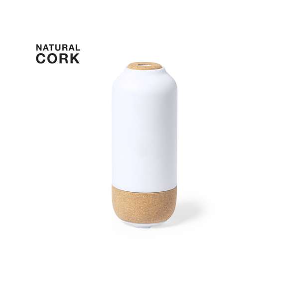 Elegante y decorativo humidificador, fabricado en resistente PP y base en corcho natural. Con 2 modos de vaporización y depósito de 200 ml, indicado para uso en estancias de hasta 25m2. Conexión USB, con cable Tipo C incluido de 1 m. Presentado en caja individual de diseño kraft, con manual de instrucciones en español e inglés y filtro de recambio.