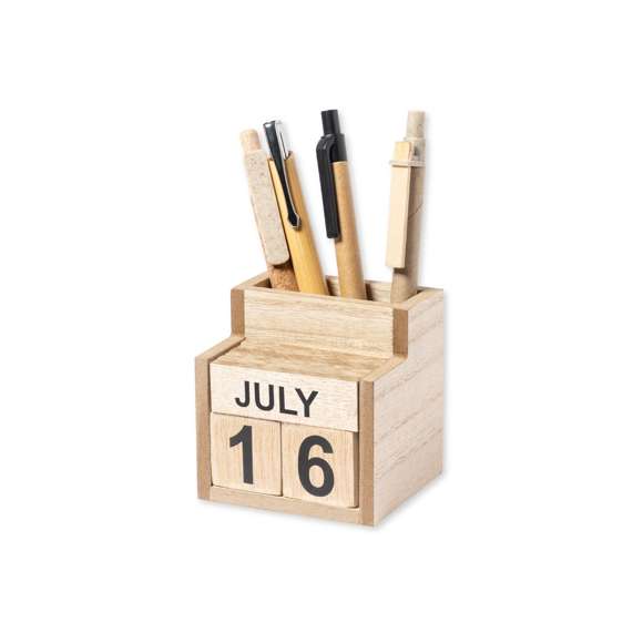 Lapicero calendario perpetuo de línea nature: ya no es necesario cambiar de calendario cada año, con el beneficio al medio ambiente que esto supone. Fabricado en MDF, con tipografía de fácil lectura. Presentado en caja individual de diseño kraft.