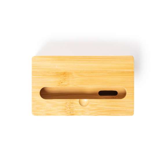 Original soporte para smartphone con amplificador de sonido. Fabricado en bambú, sacando el máximo partido a las propiedades acústicas de este material y sin necesidad de electrónica alguna. Presentado en caja individual de diseño kraft.