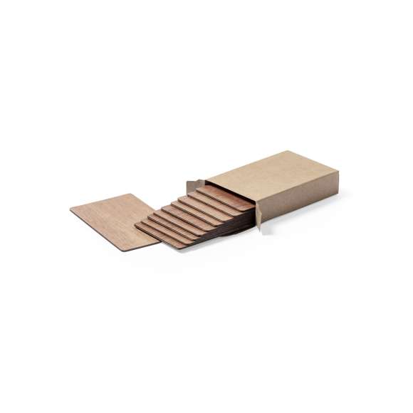 Set de 10 tarjetas de línea nature, fabricadas en madera natural con acabado veteado y especialmente diseñadas para marcaje en laser. Presentación en caja individual de cartón kraft.