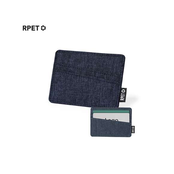 Elegante tarjetero fabricado en poliéster RPET 300D. Con 3 compartimentos independientes para tarjetas y distintivo RPET en la etiqueta exterior. 	 	El material RPET se elabora a partir de plástico reciclado, para así fomentar la reutilización de residuos plásticos y ayudar a la sostenibilidad del planeta.