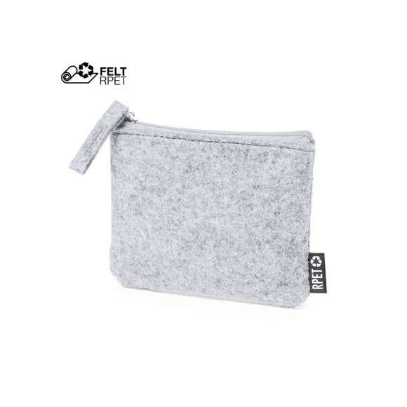 Elegante monedero fabricado en fieltro RPET. Compartimento principal con cierre de cremallera y tirador a juego. Con distintivo fieltro RPET en la etiqueta exterior. El fieltro RPET es fruto de la combinación del proceso de reciclaje de materiales plásticos junto con la técnica milenaria de fabricación del fieltro, dando como resultado un material de eco-tendencia que, además de ser de origen reciclado, también se convierte en reciclable.