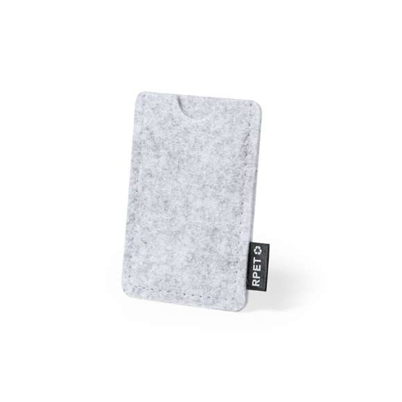 Elegante tarjetero fabricado en resistente fieltro RPET. De acabado cosido y con compartimento con muesca para fácil acceso a las tarjetas. Con distintivo fieltro RPET en la etiqueta exterior. El fieltro RPET es fruto de la combinación del proceso de reciclaje de materiales plásticos junto con la técnica milenaria de fabricación del fieltro, dando como resultado un material de eco-tendencia que, además de ser de origen reciclado, también se convierte en reciclable.