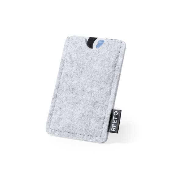 Elegante tarjetero fabricado en resistente fieltro RPET. De acabado cosido y con compartimento con muesca para fácil acceso a las tarjetas. Con distintivo fieltro RPET en la etiqueta exterior. El fieltro RPET es fruto de la combinación del proceso de reciclaje de materiales plásticos junto con la técnica milenaria de fabricación del fieltro, dando como resultado un material de eco-tendencia que, además de ser de origen reciclado, también se convierte en reciclable.