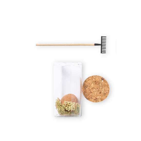 Bombón de semillas de línea nature. De flores silvestres y presentado en bote de cristal con tapón de corcho natural. Disponible en modelos rastrillo y pala.