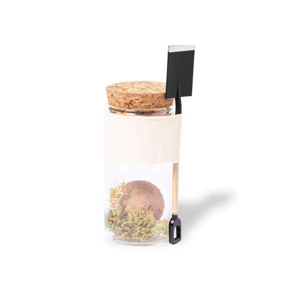 Bombón de semillas de línea nature. De flores silvestres y presentado en bote de cristal con tapón de corcho natural. Disponible en modelos rastrillo y pala.