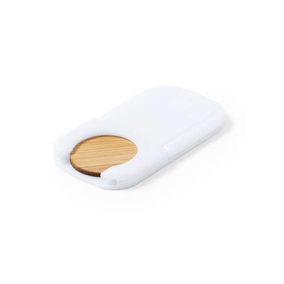 Soporte multifunción para smartphone, con moneda para carro de la compra integrada y anilla/soporte plegable. Cuerpo fabricado en resistente ABS de acabado blanco, con moneda en bambú. Con adhesivo de fijación extra fuerte y libre de residuos al despegarlo del dispositivo.