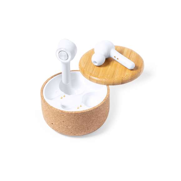 Auriculares intraurales de conexión Bluetooth® 5.0, con batería integrada de litio de 30 mAh en cada auricular y en elegante acabado de color blanco. De diseño ergonómico, incluyen botón de control táctil en el auricular y función manos libres. Base de carga en corcho natural con tapa en bambú. Base de 300 mAh de capacidad e indicador LED de estado de carga, con cable de carga Tipo C incluido. Presentación en caja individual de diseño kraft, con manual de instrucciones en español e inglés.