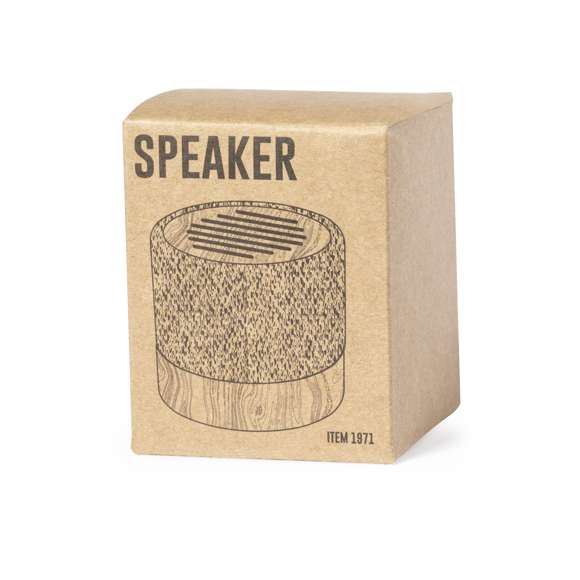 Compacto altavoz de línea nature y conexión Bluetooth®. Carcasa fabricada en bambú y poliéster RPET, elaborado a partir de plástico reciclado, para así fomentar la reutilización de residuos plásticos y ayudar a la sostenibilidad del planeta. 3W de potencia, batería de 300 mAh y conexión Bluetooth® 5.0. Incluye cable cargador Tipo C y manual de instrucciones en español e inglés. Con distintivo RPET y presentado en caja individual de diseño kraft.