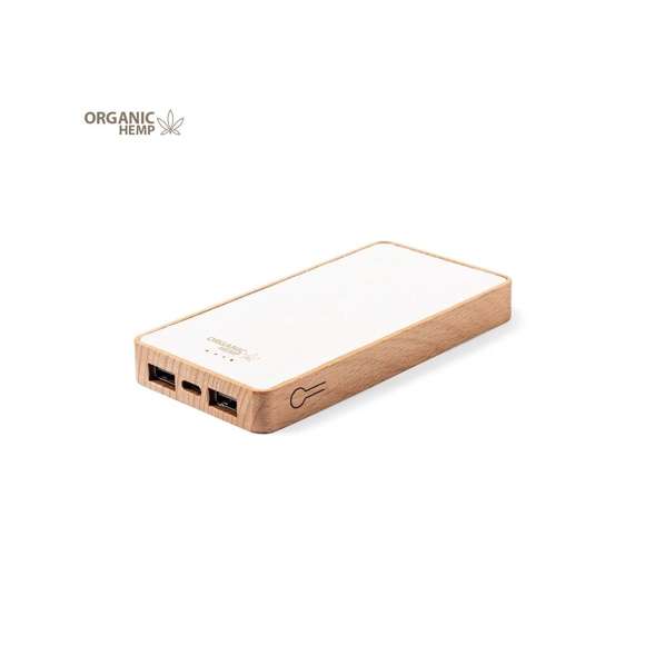 Batería auxiliar externa de 8.000 mAh. Con carcasa fabricada en combinación de cáñamo orgánico y madera natural. Con salidas USB, conexión Tipo C dual de entrada-salida, e indicador LED de estado de carga.Entrada/Salida USB C: 5V DC 2.4A. Salida USB A: 5V DC 2.4A.Incluye cable de carga Tipo C y manual de instrucciones en español e inglés. Presentado en caja individual de diseño kraft. El cáñamo se obtiene de la planta cannabis, cuyos procesos tanto de cultivo como de obtención de fibras, son respetuosos con el medio ambiente, dando como resultado un material de gran resistencia, de origen natural y sostenible. Las capacidades mostradas en todas nuestras baterías auxiliares externas son reales, incorporando todas ellas baterías de grado A y no recicladas, con una vida útil de al menos 500 ciclos de carga y según normativa CE. Además, están fabricadas conforme a los estándares RoHS y en cumplimiento con los siguientes requisitos de seguridad:Sistema de protección contra sobrecarga del power bank. Sistema de protección contra descarga completa que proporciona una mayor durabilidad del power bank. Sistema de bloqueo para evitar cortocircuitos. Sistema de transferencia de carga constante, acorde con la capacidad del dispositivo de destino.