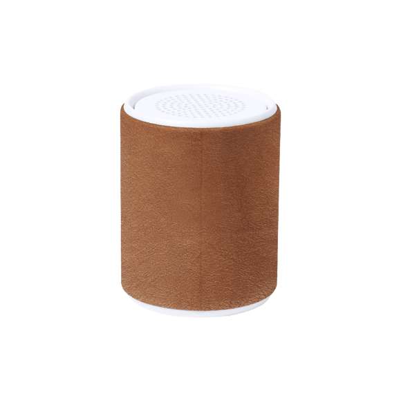 Altavoz Bluetooth® con carcasa fabricada en RABS y forrada en cuero reciclado.Con 3W de potencia y batería de 400 mAh. Conexión Bluetooth® 5.0, con ranura para tarjeta micro SD y base antideslizante. Incluye cable cargador Tipo C y manual de instrucciones en español e inglés. Presentado en caja individual de diseño kraft.El material RABS o ABS Reciclado y el cuero reciclado proceden del reciclado de artículos al final de su vida útil. Los materiales reciclados empleados incorporan la certificación RCS, que garantiza el origen reciclado de los mismos.