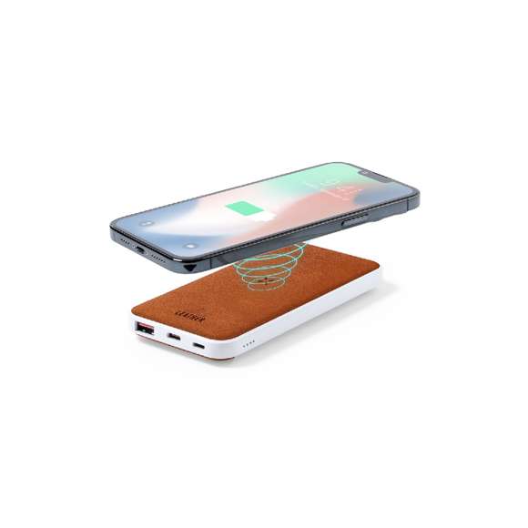 Batería auxiliar externa de 8.000 mAh con cargador inalámbrico integrado 10W, fabricada en combinación de RABS y cuero reciclado. Salida USB, con conexiones Tipo C de entrada y salida y Micro USB de entrada. Con indicadores LED de estado de carga y compatible con dispositivos equipados con tecnología de carga inalámbrica Qi. Incluye cable cargador Tipo C y manual de instrucciones en español e inglés. Presentado en caja individual de diseño kraft.Entrada/Salida USB C: 5-12V DC 3-1.5V, PD18WEntrada Micro USB: 5V DC 3ASalida USB: 5-12V DC 3-1.5AEl material RABS o ABS Reciclado y el cuero reciclado proceden del reciclado de artículos al final de su vida útil. Los materiales reciclados empleados incorporan la certificación RCS que garantiza el origen reciclado de los mismos.Las capacidades mostradas en todas nuestras baterías auxiliares externas son reales, incorporando todas ellas baterías de grado A y no recicladas, con una vida útil de al menos 500 ciclos de carga y según normativa CE. Además, están fabricadas conforme a los estándares RoHS y en cumplimiento con los siguientes requisitos de seguridad:Sistema de protección contra sobrecarga del power bank. Sistema de protección contra descarga completa que proporciona una mayor durabilidad del power bank. Sistema de bloqueo para evitar cortocircuitos. Sistema de transferencia de carga constante, acorde con la capacidad del dispositivo de destino.