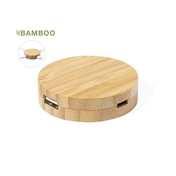 Puerto USB 2.0 fabricado en bambú. Incluye puerto Tipo C y 2 puertos USB, con entrada dual USB/Tipo C. Presentado en caja individual de diseño kraft.Fabricado conforme a estándares RoHS, con sistema de bloqueo para evitar cortocircuitos.