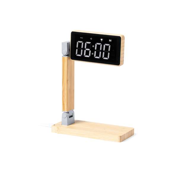Reloj multifunción con pantalla táctil retroiluminada y cargador inalámbrico 15W integrado, con salida USB(5V DC 2A). Plegable y fabricado en bambú, con funciones fecha/hora y alarma. Lámpara con 16 LEDs y 3 posiciones de iluminación, con intensidad de luz regulable. Cable de carga Tipo C incluido y compatible con dispositivos equipados con tecnología de carga inalámbrica Qi. Presentado en caja individual de diseño kraft, con manual de instrucciones en español en inglés.Fabricado conforme a los estándares RoHS y en cumplimiento con los siguientes requisitos de seguridad:Sistema de protección contra sobrecalentamiento.Sistema de protección contra sobrecarga.Sistema de bloqueo para evitar cortocircuitos.