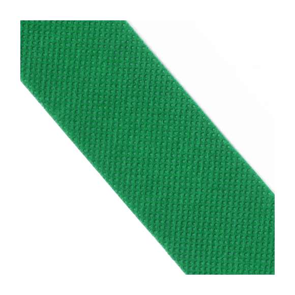 Cinta de non-woven para sombrero, en variada gama de colores. Servida en rollos completos de 250 metros de largo, con aproximadamente 350 cintas de 67 x 3,2cm.
