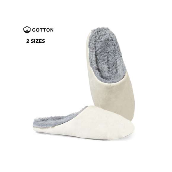 Par de zapatillas unisex. Fabricadas en suave y confortable algodón e interior acolchado con revestimiento afelpado en color gris. Disponibles tallas 36-38 y 42-44.