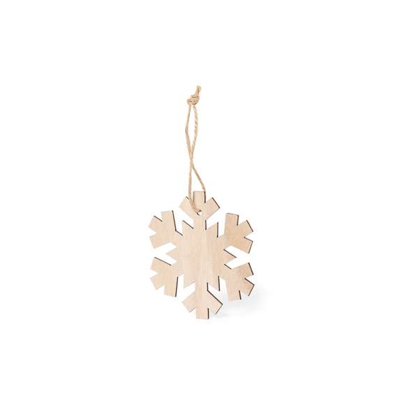 Elegante y moderno adorno navideño en suave madera natural. Incluye accesorio para colgar en yute natural y está disponible en cuatro diseños: Copo de Nieve, Bolsa de Navidad, Árbol y Estrella. Presentado en bolsa individual reciclada.Elaborado con elementos vegetales para así fomentar la utilización de materias primas naturales y reducir las emisiones contaminantes.