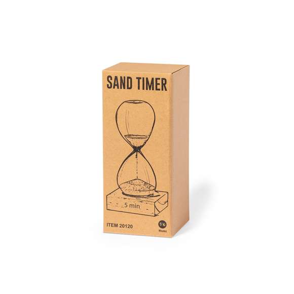 Reloj de arena de 5 minutos de duración. Fabricado en cristal de borosilicato, que ofrece una resistencia y durabilidad excepcionales, con base en madera de pino natural. Su elegante diseño y la arena en color natural lo convierten en un gadget decorativo y funcional, ideal para medir el tiempo. Presentado en una caja individual de diseño kraft.