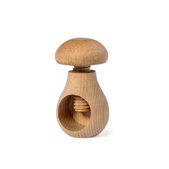 Cascanueces fabricado en madera natural. Con sencillo mécanismo de rosca manual que permite romper la cáscara de manera rápida y fácil, manteniendo el fruto intacto.Presentación individual en caja de diseño kraft.