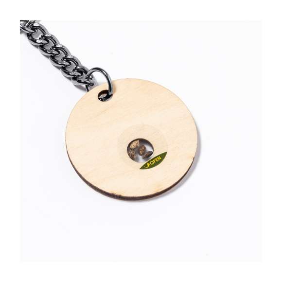 Llavero en suave y elegante madera de haya. Incluye cápsula con semillas de pino. Un respetuoso y sostenible regalo con el que fomentar y promover el cuidado del medio ambiente. Presentado en caja individual de diseño kraft.