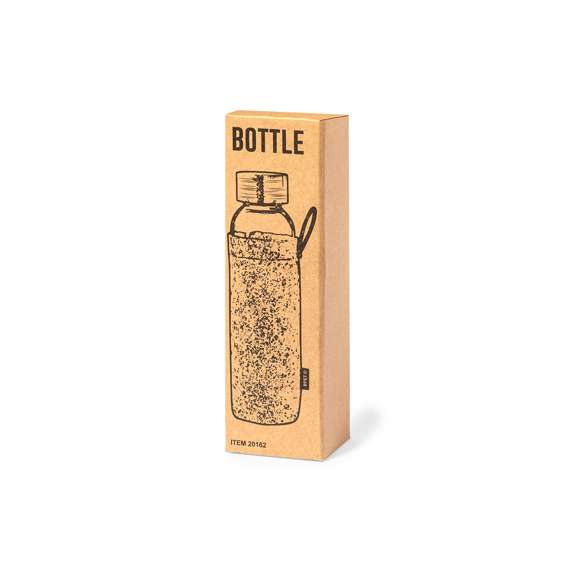 Bidón de 500 ml de capacidad. Fabricado en resistente cristal y con tapón a rosca de bambú. Incluye funda de suave fieltro RPET con práctica asa de transporte. Libre de BPA. Con etiqueta distintiva RPET. Presentado en caja individual de diseño eco.El fieltro RPET reciclado es fruto de la combinación del proceso de reciclaje de materiales plásticos junto a la técnica milenaria de fabricación del fieltro, dando como resultado un material de eco-tendencia que, además de ser de origen reciclado, también se convierte en reciclable.