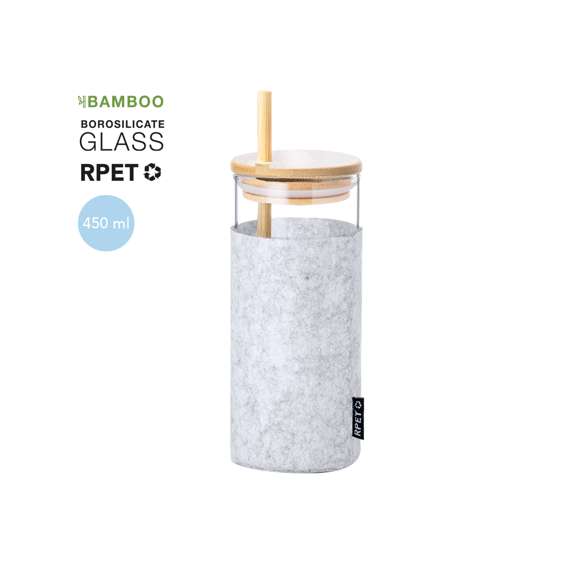 Vaso de alta calidad y 450ml de capacidad. Cuerpo fabricado en cristal de borosilicato, libre de BPA, que ofrece una resistencia y durabilidad excepcionales, alargando su vida útil y pudiendo ser reutilizado infinidad de veces. Incluye funda en suave y sostenible fieltro RPET, tapón de bambú a presión con orificio para pajita, y pajita reutilizable de bambú. Con etiqueta distintiva RPET. Presentado en caja individual de diseño eco.El fieltro RPET reciclado es fruto de la combinación del proceso de reciclaje de materiales plásticos junto a la técnica milenaria de fabricación del fieltro, dando como resultado un material de eco-tendencia que, además de ser de origen reciclado, también se convierte en reciclable.