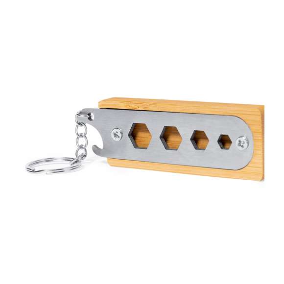 Llavero multiherramienta fabricado en resistente acero inox y bambú. Con práctico conjunto de 4 llaves fijas hexagonales troqueladas y abrebotellas. Presentado en caja individual de diseño kraft.