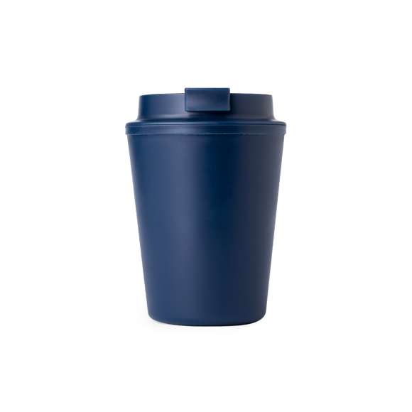 Vaso térmico fabricado en resistente PP de doble pared y 300ml de capacidad de color mate. Tapa con dosificador y abrefácil, libre de BPA. Es ideal para tener en tu escritorio, mesa o en cualquier superficie donde disfrutar tranquilamente de tu bebida favorita. Con certificación Food Grade, garantizando la seguridad cuando los alimentos entran en contacto con el material usado para fabricar el producto. El PP reciclado es un plástico reciclado y altamente reciclable, de gran resistencia y apto para multitud de aplicaciones.