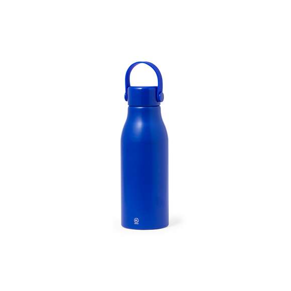 Bidón de 700 ml de capacidad. Fabricado en resistente y sostenible aluminio reciclado. Con tapón a rosca en mate y asa integrada a juego para un sencillo transporte. Cuerpo de acabado satinado. Disponible en variada gama de colores y libre de BPA. Incluye distintivo Aluminio Reciclado. Presentado en caja de diseño kraft y en bolsa individual reciclada.El aluminio reciclado es un material con posibilidades de reciclaje casi infinitas, sin perder sus propiedades originales y consumiendo menos energía en este proceso.