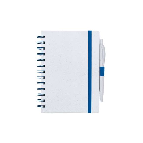 Set de libreta y bolígrafo. Libreta de anillas con tapas rígidas fabricadas en RABS y bolígrafo a juego. De tamaño A5, con elástico de cierre elegante disponible en amplia variedad de colores. Interior con 70 hojas blancas con disposición a una raya. Bolígrafo de mecanismo pulsador en RABS con tinta azul. Incluyen distintivo RABS. Presentado en bolsa individual reciclada.