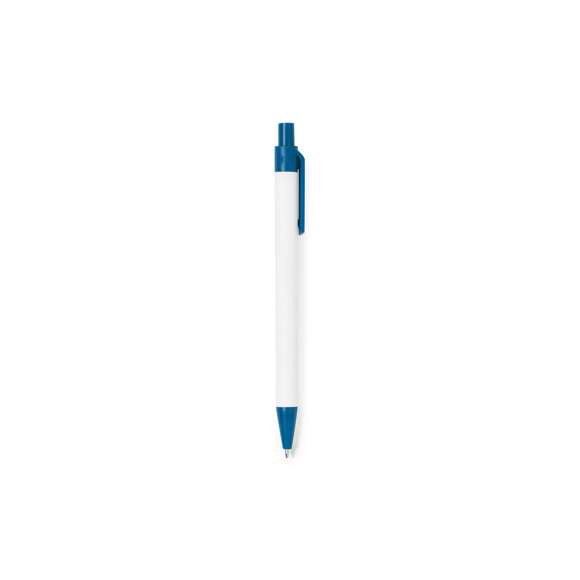 Bolígrafo de mecanismo pulsador con cuerpo en cartón reciclado. Clip, punta y pulsador en caña de trigo. En tinta azul y con distintivo Wheat Straw en la parte superior del bolígrafo.El cartón reciclado proviene del reaprovechamiento de excedente de fabricaciones y reciclaje de papel en el final de su vida útil, convirtiéndose en un lienzo ecológico y sostenible. La caña de trigo fomenta la utilización de materias primas naturales, reduciendo así las emisiones contaminantes.