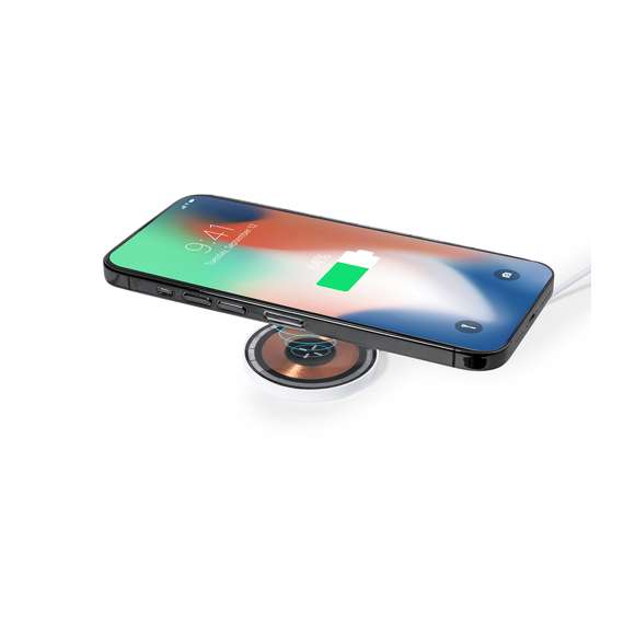 Cargador inalámbrico 15W en distintivo diseño transparente. Comodidad y eficiencia, con sistema de carga de última generación y compatible con dispositivos con tecnología Qi. Su superficie de carga junto a la tecnología Magsafe garantizan una conexión segura y estable. Conexión Tipo C, con manual de uso en español e inglés. Presentados en caja individual de diseño kraft.Fabricado conforme a los estándares RoHS y en cumplimiento con los siguientes requisitos de seguridad:Sistema de protección contra sobrecalentamiento.Sistema de protección contra sobrecarga.Sistema de bloqueo para evitar cortocircuitos.