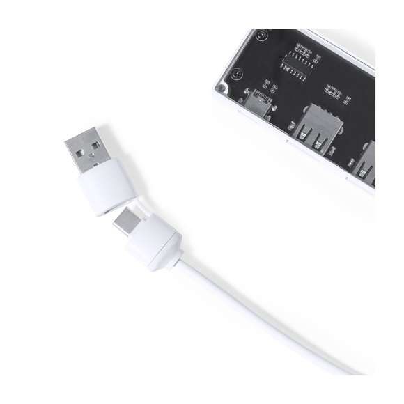 Puerto USB 2.0 en distintivo diseño transparente. Incluye puerto Tipo C y 2 puertos USB, con entrada dual USB/Tipo C. Presentado en caja individual de diseño kraft.Fabricado conforme a estándares RoHS, con sistema de bloqueo para evitar cortocircuitos.