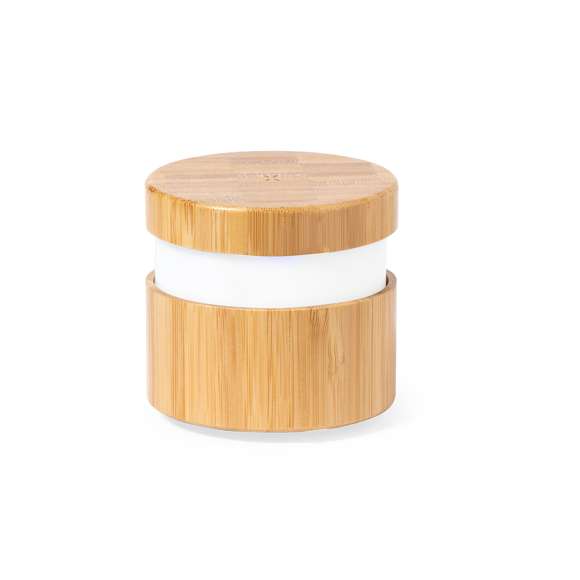 Lámpara multifunción fabricada en bambú. Con altavoz Bluetooth 5.0 de 3W de potencia y cargador inalámbrico de 15W. 2LEDs. Compatible con dispositivos móviles de carga inalámbrica, con cable cargador tipo C y viene presentada en una atractiva caja de diseño kraft. Disponible manual de instrucciones en español e inglés.Elaborado con elementos vegetales para así fomentar la utilización de materias primas naturales y reducir las emisiones contaminantes.