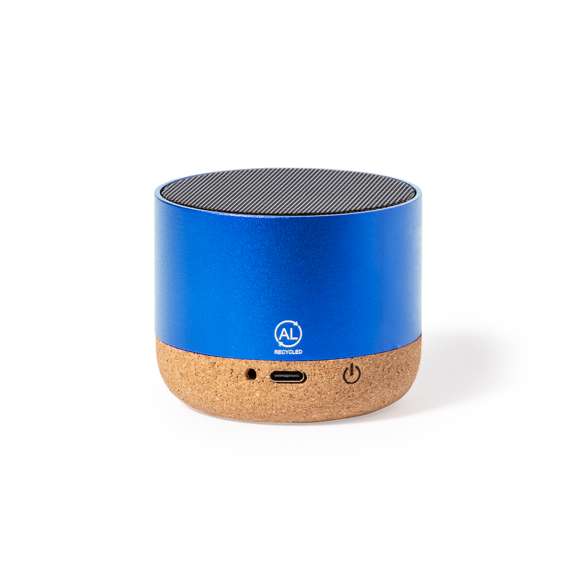 Altavoz fabricado en combinación eco con carcasa de aluminio reciclado y base de corcho natural. Con conexión Bluetooth y 3W de potencia. Batería de litio de 300mAh. Incluye distintivo aluminio reciclado. Presentado en caja individual de diseño kraft. Disponible manual de instrucciones en español e inglés.El aluminio reciclado es un material con posibilidades de reciclaje casi infinitas, sin perder sus propiedades originales y consumiendo menos energía en este proceso.Certificación GRS (Global Recycled Standard / Estándar de Reciclaje Global), que garantiza el origen reciclado del material usado para fabricar el producto.
