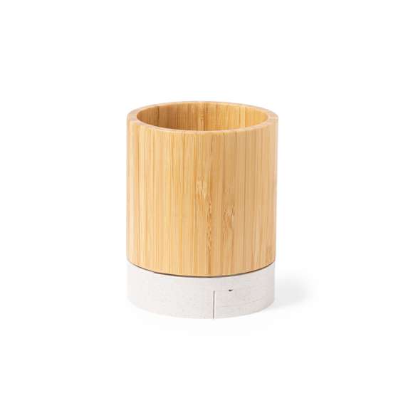 Lapicero multifunción 4 en 1 fabricado en bambú y fibra de trigo.Con funciones lapicero, soporte para smartphones, cargador inalámbrico 5W, puerto USB (2xUSB 2.0 y 1x tipo C) . Compatible con smartphones con tecnología de carga inalámbrica Qi. Incluye cable tipo C en color blanco de 1 metro de largo. Presentado en atractiva caja de diseño kraft. Disponible manual de instrucciones en español e inglés.Elaborado con elementos vegetales para así fomentar la utilización de materias primas naturales y reducir las emisiones contaminantes.