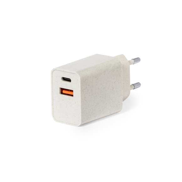 Cargador USB de pared con carga rápida, fabricado en fibra de trigo. Salida USB y Tipo C. Enchufe europeo y presentado en atractiva caja individual de diseño kraft.La caña de trigo fomenta la utilización de materias primas naturales, reduciendo así las emisiones contaminantes.