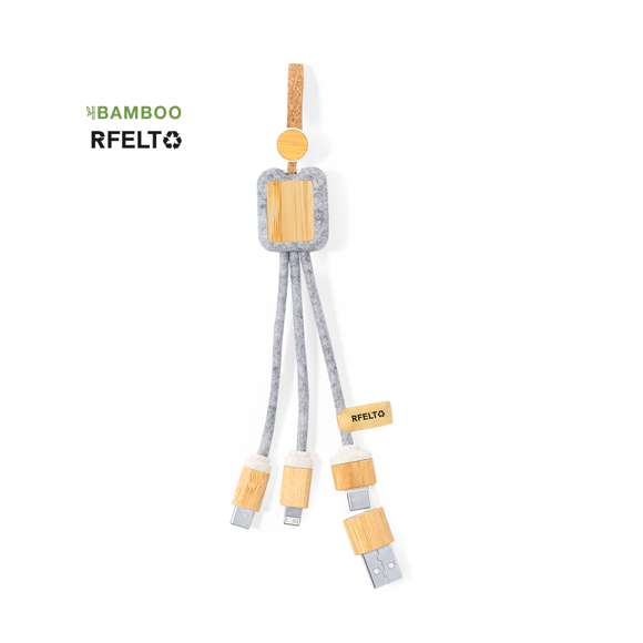 Cable cargador fabricado en bambú y fieltro RPET. Con conexiones de entrada Tipo C y USB y salidas Tipo C, lightning y Micro USB. 5V DC 2.4A. Presentado en bolsa individual de diseño kraft con autocierre, con distintivo en etiqueta.El fieltro RPET reciclado es fruto de la combinación del proceso de reciclaje de materiales plásticos junto a la técnica milenaria de fabricación del fieltro, dando como resultado un material de eco-tendencia que, además de ser de origen reciclado, también se convierte en reciclable.