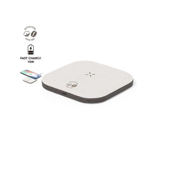 Cargador inalámbrico fabricado en fibra de café y algodón reciclado. Base antideslizante y compatible con dispositivos equipados con tecnología de carga Qi. Capacidad de carga de 15W, con cable negro Tipo C incluido. Con distintivos de fibra de café y algodón reciclado. Presentado en atractiva caja de diseño kraft, con manual de instrucciones en español e inglés.La fibra de café es una solución circular que se obtiene de la utilización de los residuos producidos en la obtención del café. Una alternativa sostenible que favorece la reducción del uso de plásticos, ahorrando energía en su proceso de fabricación y contribuyendo al cuidado del medio ambiente.Disponible certificación GRS (Global Recycled Standard / Estándar de Reciclaje Global), que garantiza el origen reciclado del material usado para fabricar el producto.