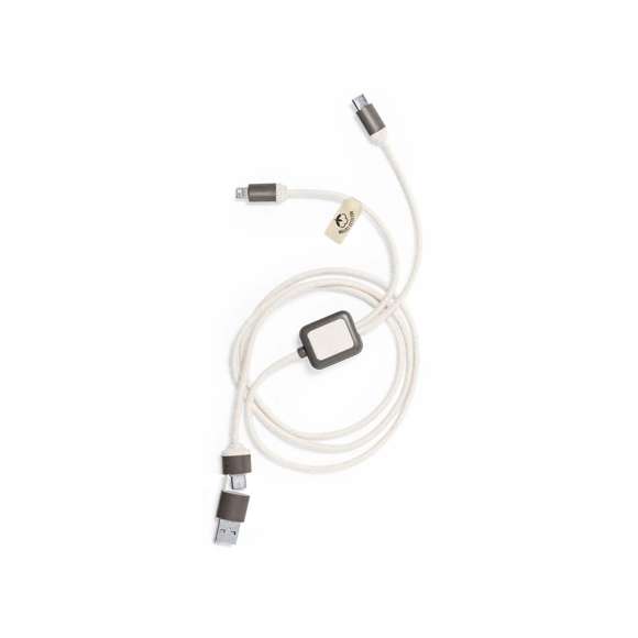 Cable cargador fabricado en fibra de café, con cables recubiertos en algodón reciclado. Conexiones de entrada Tipo C y USB, con salidas Tipo C, Lightning y Micro USB. 5V DC 2.4A. Con distintivos de fibra de café y algodón reciclado. Presentado en bolsa individual de diseño kraft con autocierre.La fibra de café es una solución circular que se obtiene de la utilización de los residuos producidos en la obtención del café. Una alternativa sostenible que favorece la reducción del uso de plásticos, ahorrando energía en su proceso de fabricación y contribuyendo al cuidado del medio ambiente. Disponible certificación GRS (Global Recycled Standard / Estándar de Reciclaje Global), que garantiza el origen reciclado del material usado para fabricar el producto.