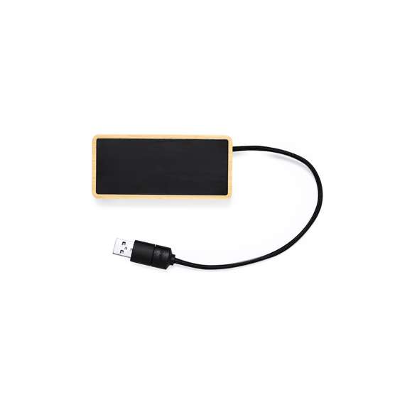 Puerto USB 2.0 fabricado en bambú y superficie en elegante color negro, con luz led interior y un recubrimiento exterior especialmente diseñado para marcaje en láser, iluminando así el logotipo. Incluye puerto Tipo C y 2 puertos USB, con entrada dual USB/Tipo C. Presentado en caja individual de diseño kraft.Fabricado conforme a estándares RoHS, con sistema de bloqueo para evitar cortocircuitos.