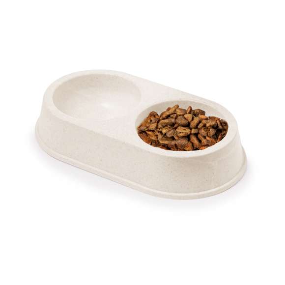 Bowl para mascotas de doble compartimento fabricado en fibra de bambú. Ideal para la alimentación de mascotas, gracias a sus dos divisiones para sólidos y líquidos. Presentado en una bolsa individual reciclada. Materiales como el bambú fomentan la utilización de materias primas naturales, reduciendo las emisiones contaminantes. Proviene de una planta de gran resistencia y versatilidad, con crecimiento y regeneración rápidos, siendo una excelente alternativa al uso de madera tradicional.